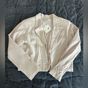Cropped linen blazer